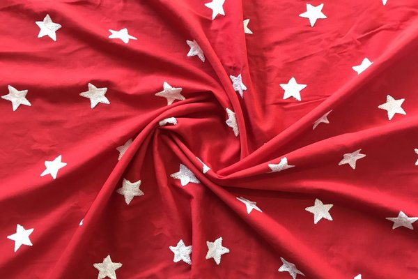 Baumwolle Webware Broderie bestickte Sterne Weiß auf Rot