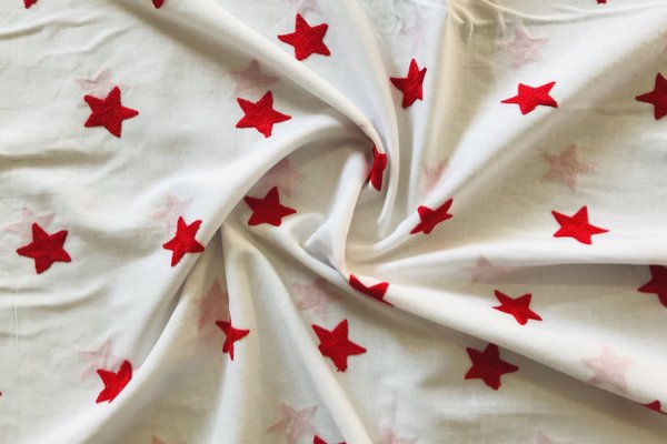 Baumwolle Webware Broderie bestickte Sterne Rot auf Weiß